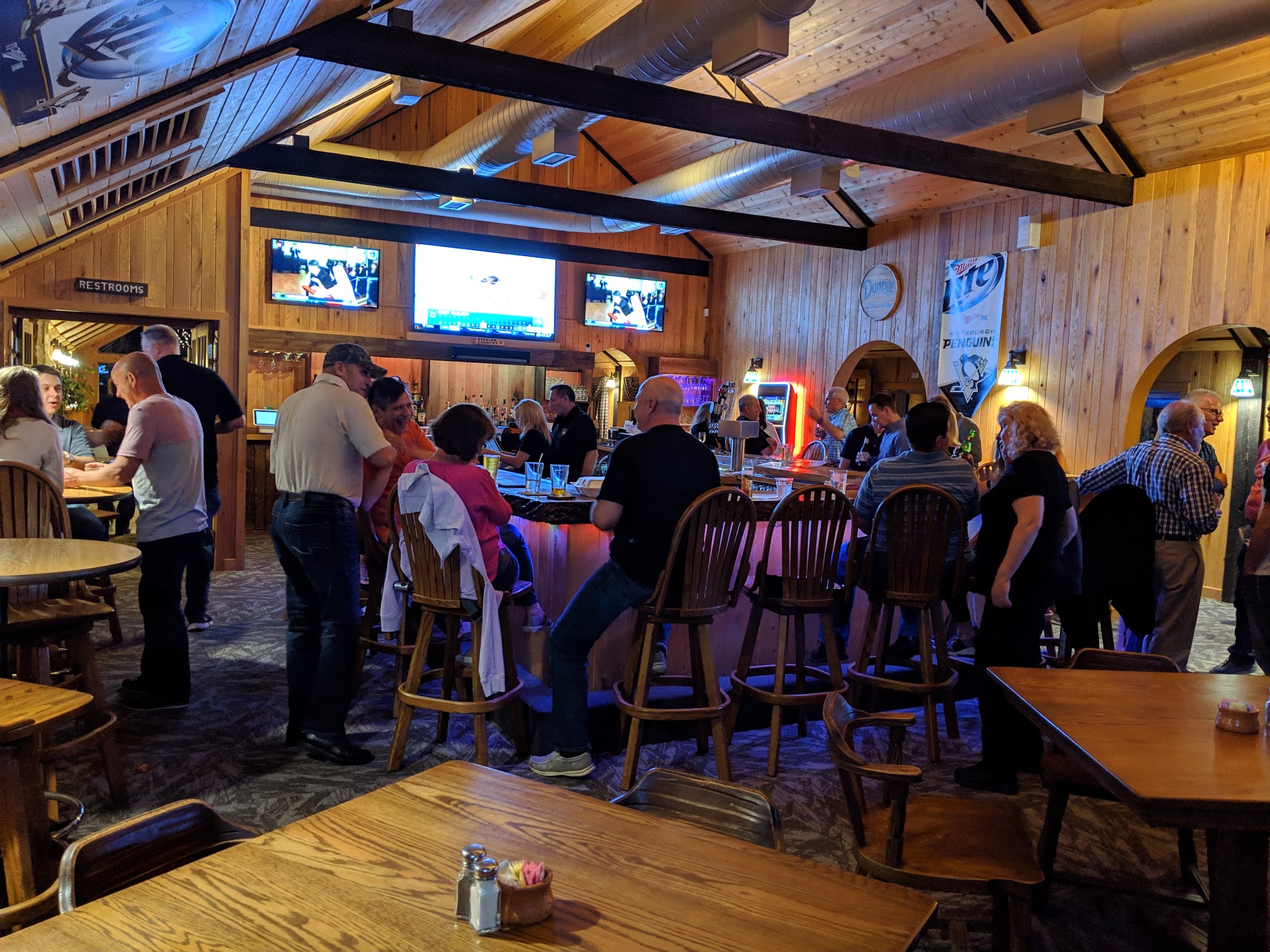 Bar & Restaurant – The Lodge at Indian Lake
